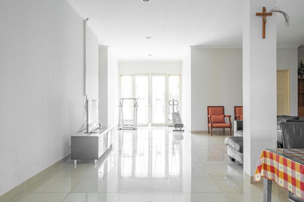 เรดดอร์ซ เนียร์ ซิโลอัม การาวาจิ 3 Hotel ทังเกอรัง ภายนอก รูปภาพ