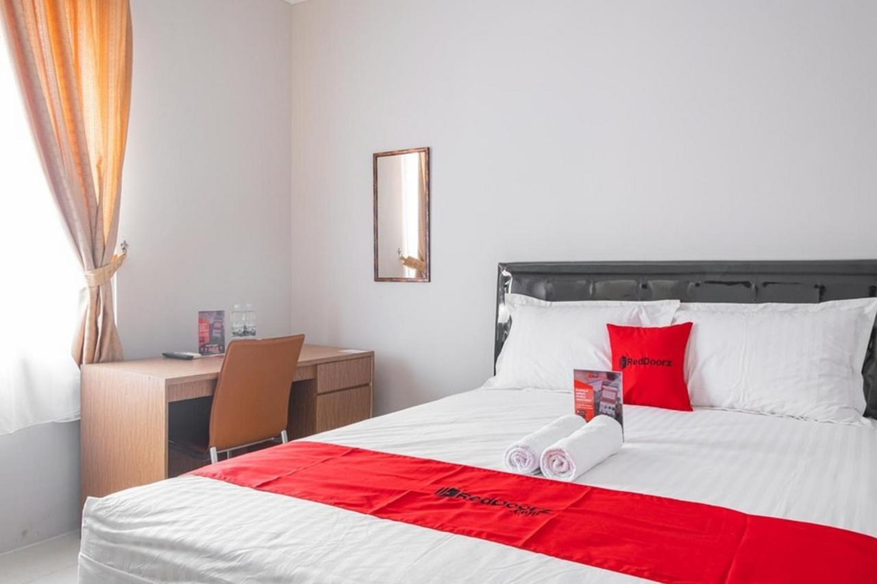 เรดดอร์ซ เนียร์ ซิโลอัม การาวาจิ 3 Hotel ทังเกอรัง ภายนอก รูปภาพ