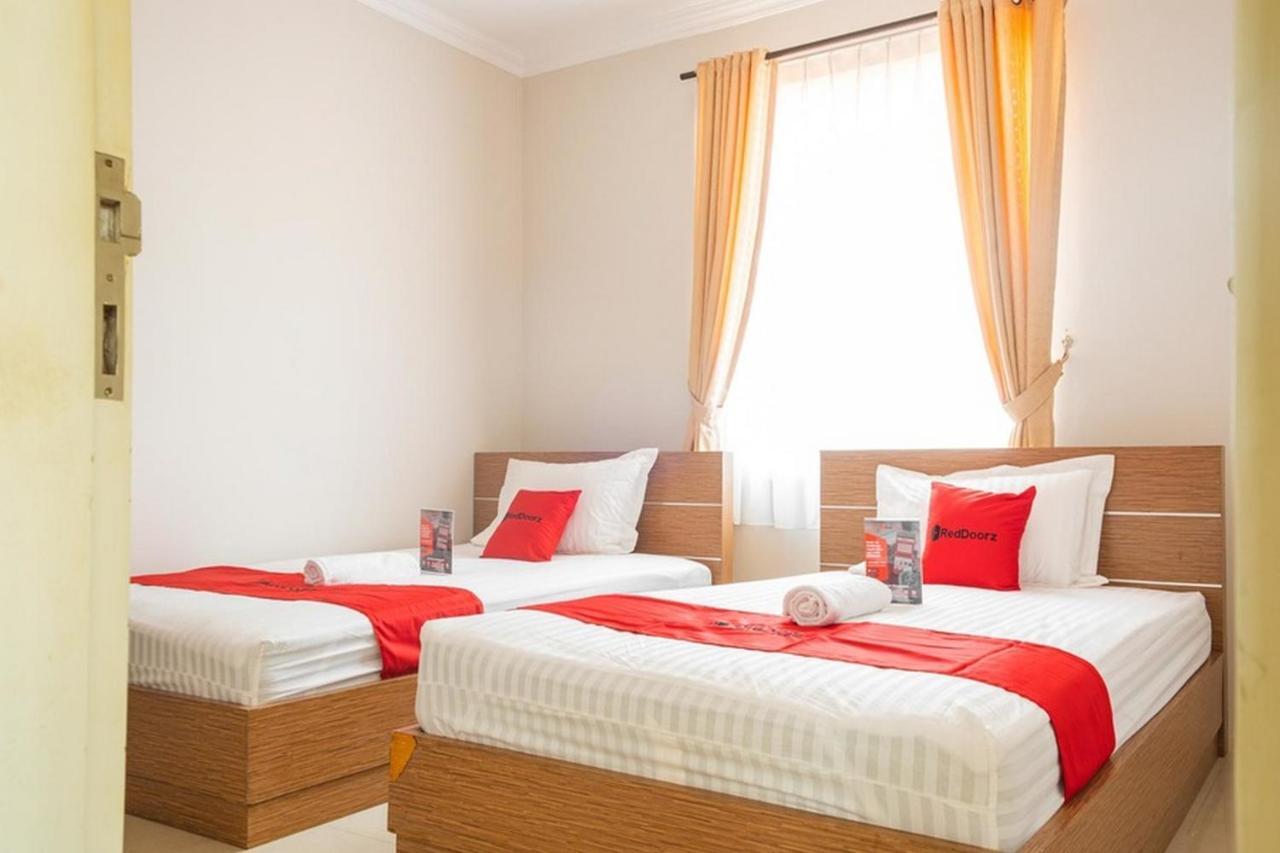 เรดดอร์ซ เนียร์ ซิโลอัม การาวาจิ 3 Hotel ทังเกอรัง ภายนอก รูปภาพ