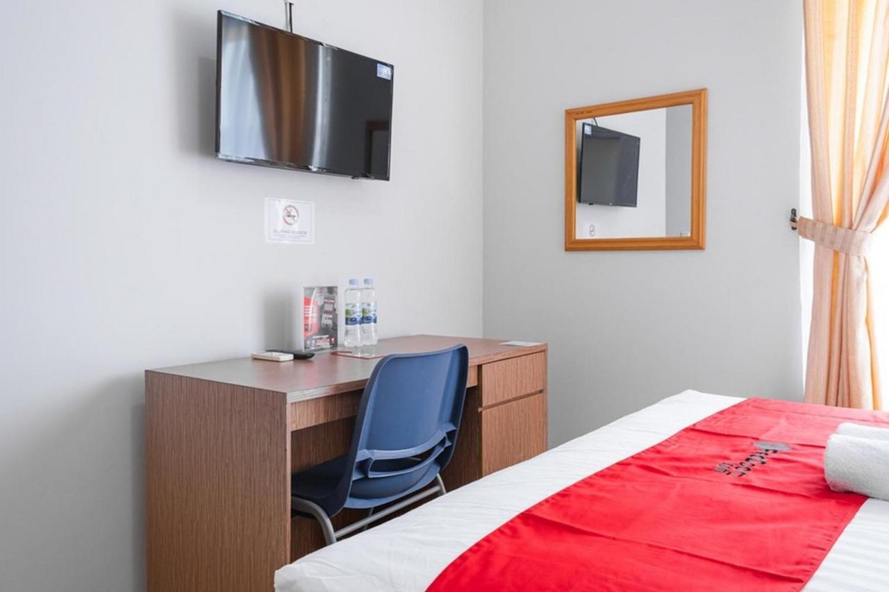 เรดดอร์ซ เนียร์ ซิโลอัม การาวาจิ 3 Hotel ทังเกอรัง ภายนอก รูปภาพ