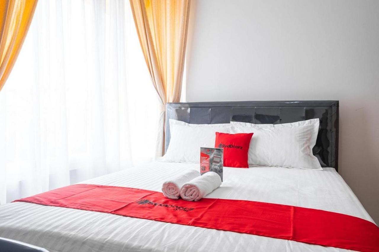 เรดดอร์ซ เนียร์ ซิโลอัม การาวาจิ 3 Hotel ทังเกอรัง ภายนอก รูปภาพ