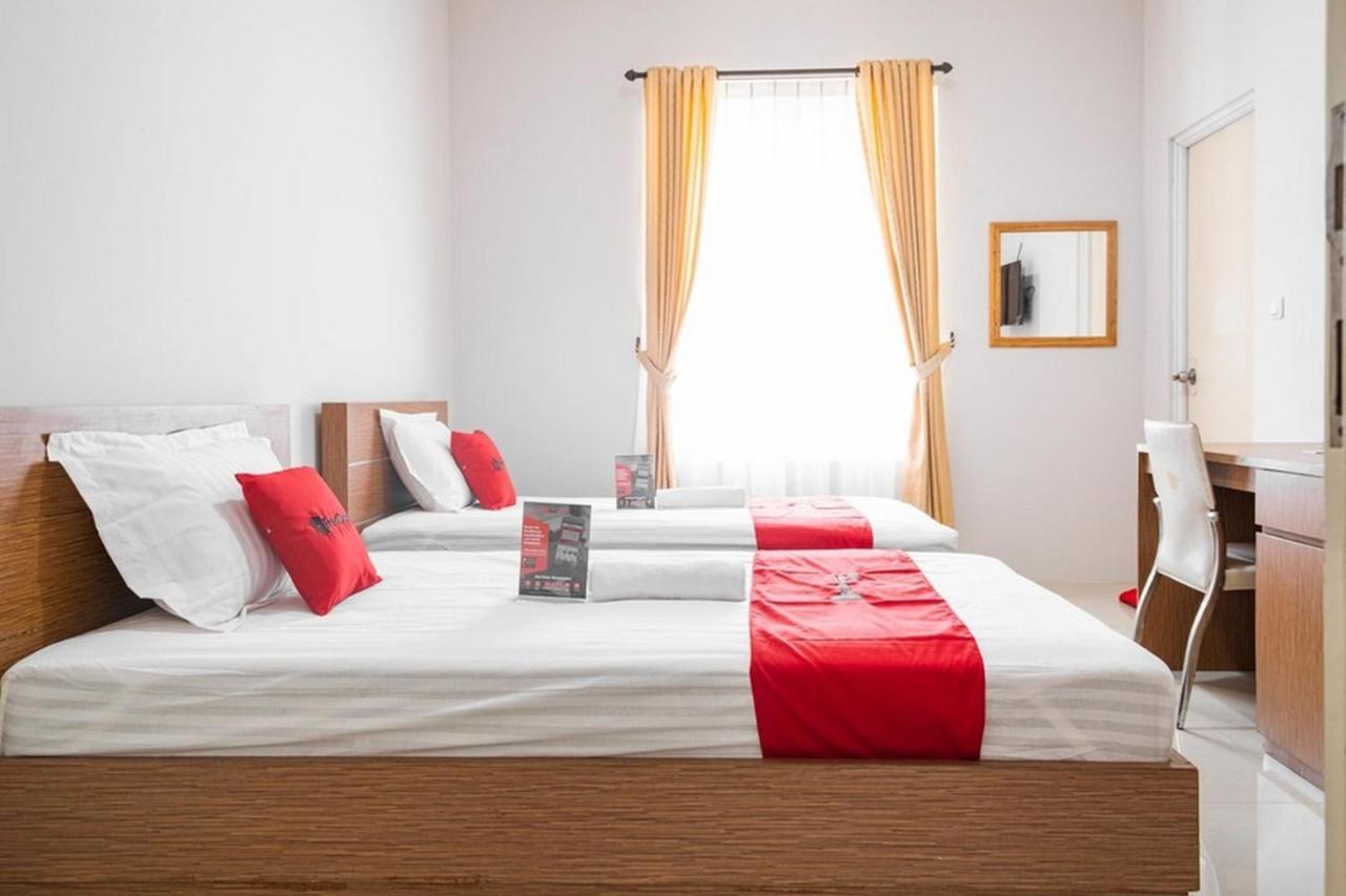 เรดดอร์ซ เนียร์ ซิโลอัม การาวาจิ 3 Hotel ทังเกอรัง ภายนอก รูปภาพ